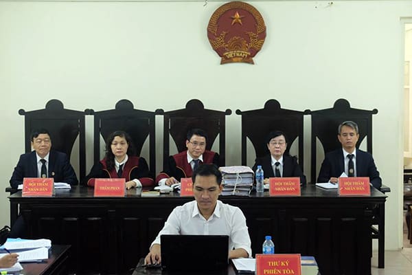Thành phần hội đồng xét xử gồm những ai?